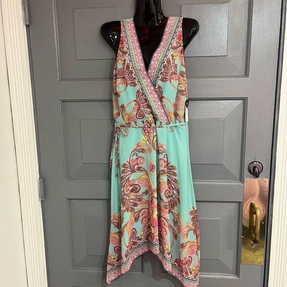 Sandra Darren NWT Bright Colors Paisley Print Sleeveless Shark Bite Hem Boho Dre - Picture 1 of 5